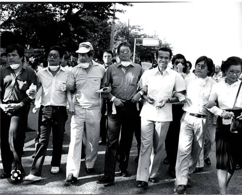 tetletigio's tweet photo. Walang mahirap o mayaman nung panahon ng EDSA People Power Revolution. Iisa lang ang hangarin, Lumaya ang bayan sa kamay ng Diktador na Umubos Kaban ng Bayan! 

#StandUp4TruthEDSA
#NeverForgetPeoplePower86
EDSA

Credit to the owner of this picture. https://t.co/wIyYZJR537