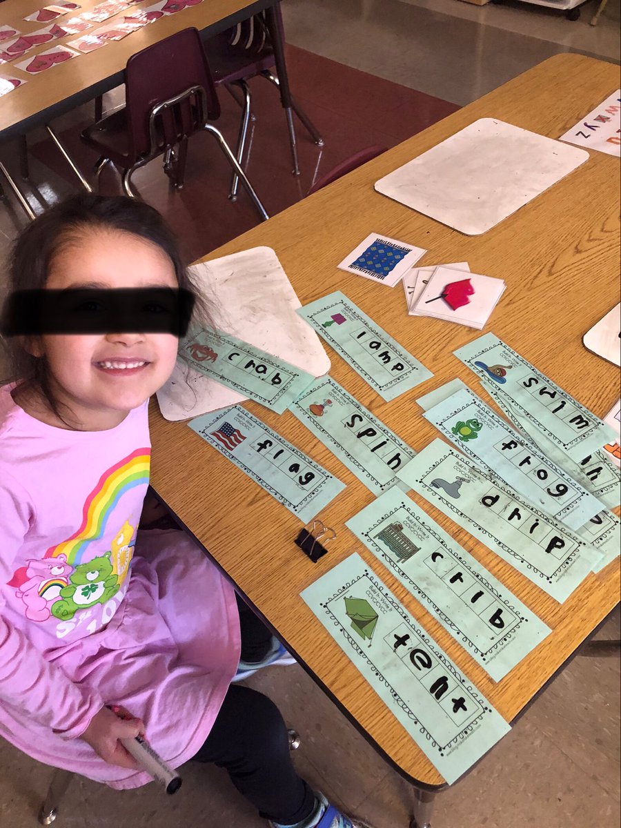 LizzieBTrask's tweet photo. Encoding in kindergarten! Practicing our skills…no paper required. 😊 https://t.co/fc5lgAyVau