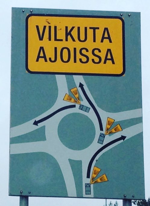 Huomenta. Viileä aamu. Kahvilta suunta on kakkostielle. Täältä tullaan Satakunta. Jaanpa itseäni aina yhtä paljon riemastuttavan liikenneopasteen. Parhainta keskuviikkoa.