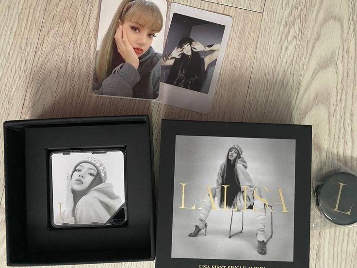 OJO ( 👁️) así ando observándolos a todos y asegurándome que estén celebrando los #𝟻𝟶𝟶𝑑åys·跟·𝐋uci y estén disfrutando mucho de estos #𝔖ouvǝnir𖧧·𝚂tatiōn que ha mandado mi mujer. ¿No es la más considerada? Me encanta ♡ 

(🐰)  토끼구름  (☁️)  .* #Yannickꃓ