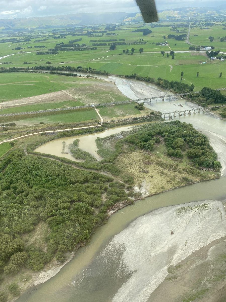 HorizonsRC's tweet photo. MEDIA RELEASE | FEBRUARY CYCLONE GABRIELLE EVENT #11 22 February 2023

Horizons taking cautious approach to forecast rains

➡️ Read the full media release: https://t.co/1A7gtrmqvK

Image: The confluence of the Mangatainoka and Manawatū rivers on Thursday. https://t.co/xlhB2o0GTQ
