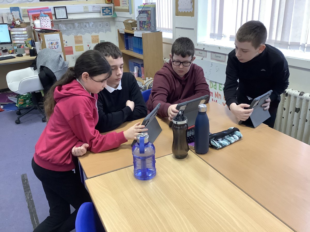 Working excellently in our Francophonie groups 😃