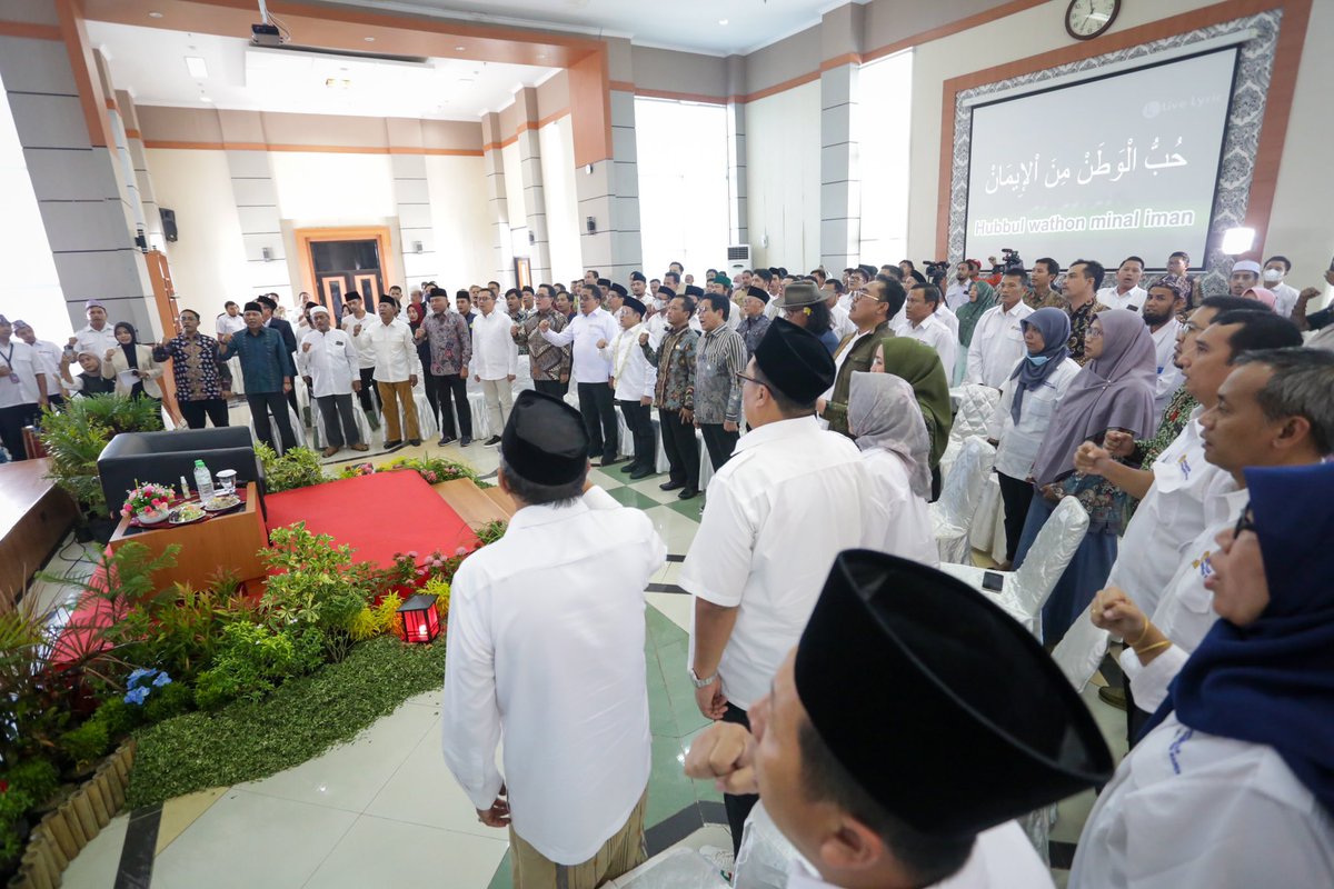 DPN_GEMASABA's tweet photo. Menjemput Pesan Kampus. Hadirnya Gus Muhaimin di kampus, ingin mendengar langsung aspirasi seluruh mahasiswa dan civitas akademi @utmOfficial
@cakimiNOW juga ingin mengajak seluruh Mahasiswa untuk bersama-sama membangun dan memajukan Indonesia.
#Gemasaba #GusMuhaimin #Indonesia https://t.co/u4z0270stK