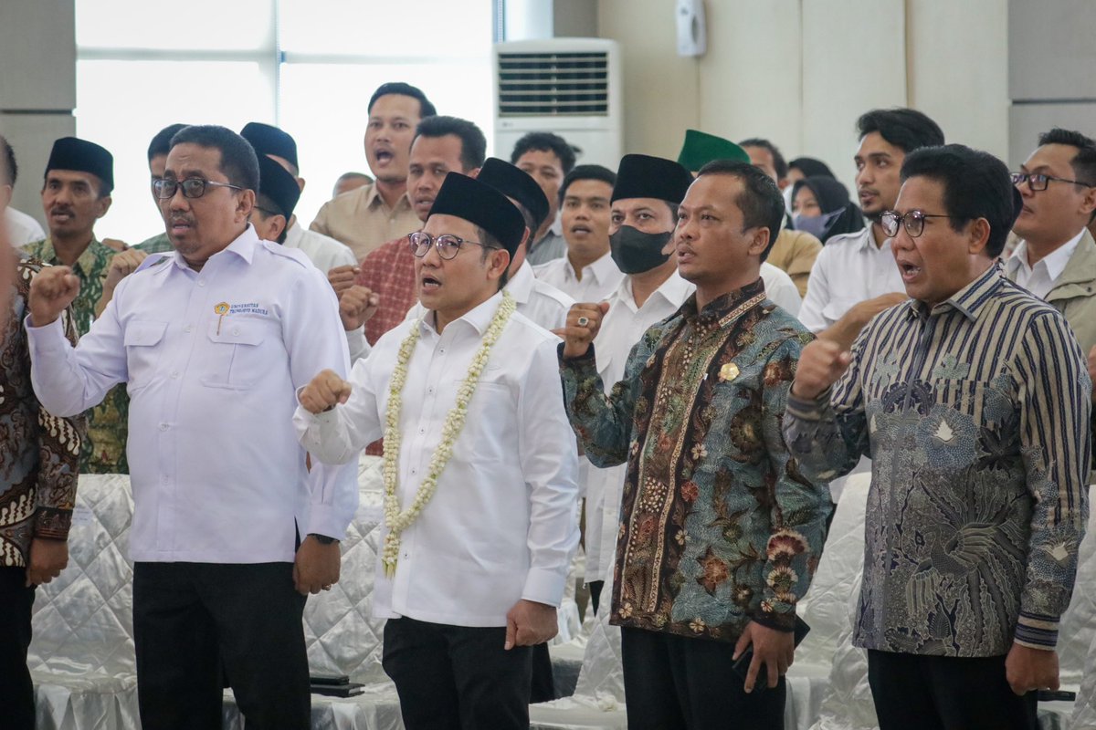 DPN_GEMASABA's tweet photo. Menjemput Pesan Kampus. Hadirnya Gus Muhaimin di kampus, ingin mendengar langsung aspirasi seluruh mahasiswa dan civitas akademi @utmOfficial
@cakimiNOW juga ingin mengajak seluruh Mahasiswa untuk bersama-sama membangun dan memajukan Indonesia.
#Gemasaba #GusMuhaimin #Indonesia https://t.co/u4z0270stK