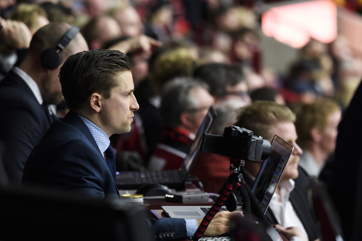 HV71's tweet photo. Målvaktstränaren William Rahm lämnar HV71 efter säsongen för fortsatt tränarkarriär i Schweiz.

Läs mer på https://t.co/WnpHoP1VC1 #HV71 https://t.co/A8Q5kXPptv
