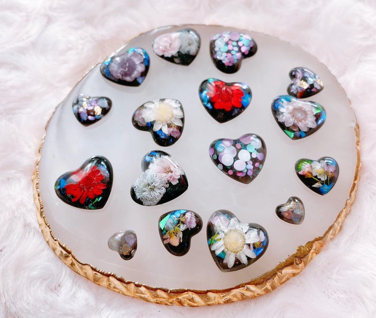 yuzuta_34's tweet photo. 黒ベースのハートピアス❤✨️

 #レジン 
 #レジンアクセサリー 
 #レジン好きな方と繋がりたい 
 #ハンドメイドアクセサリー 
 #ハンドメイド 
 #ハンドメイド好きな人と繋がりたい 
 #ピアス 
 #はーと 
 #ゆずぅた https://t.co/SHfUwv1GLE