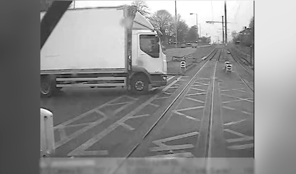 UK_Tram_'s tweet photo. Be #TramAware!
Between April and December 2022, there were 91 car collisions with trams, with most incidents caused by driver error on the motorist’s side.
@OfficialTfGM is urging motorists to “be tram aware” when driving near the @MCRMetrolink
https://t.co/pG9t4WOPPJ (1/2) https://t.co/dO6qc0BA7P