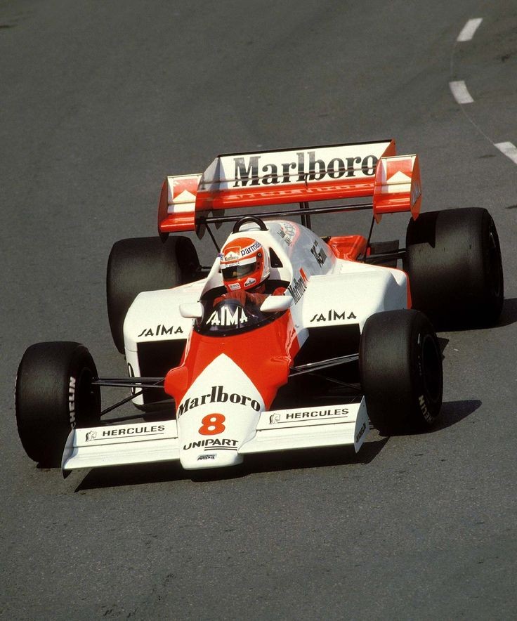 br_gae's tweet photo. Niki Lauda en action, aujourd'hui est le jour de sa naissance.
Lauda c'est une approche scientifique du pilotage et de la course, pas pour rien qu'il était surnommé "L'Ordinateur". https://t.co/zLhWHKYIX9