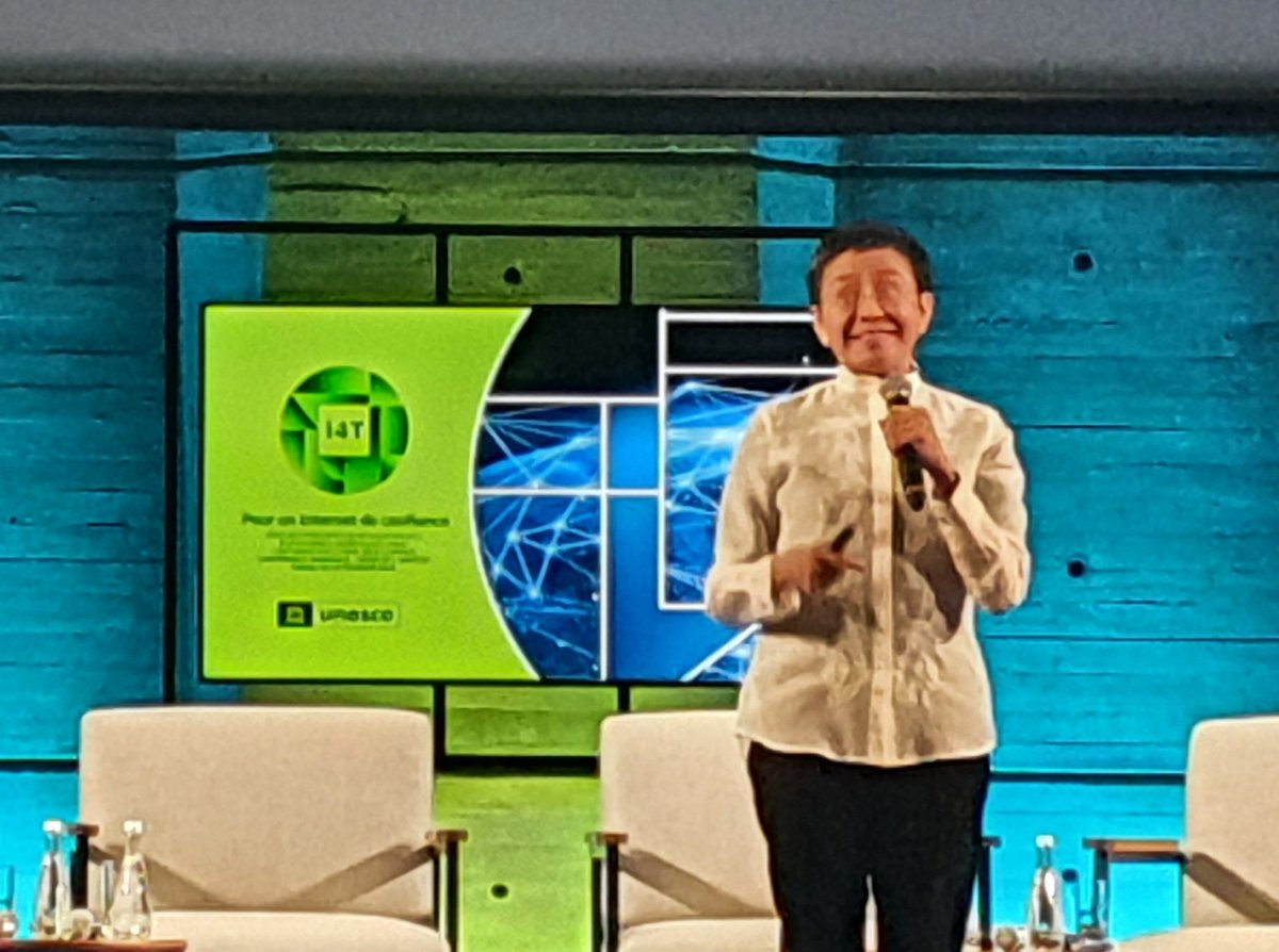 Phenomenal @mariaressa speaking now @UNESCO's #InternetForTrust.

'The incentive structure is lies. Without facts, there is no trust.'

#CourageON to #RebootTheNet