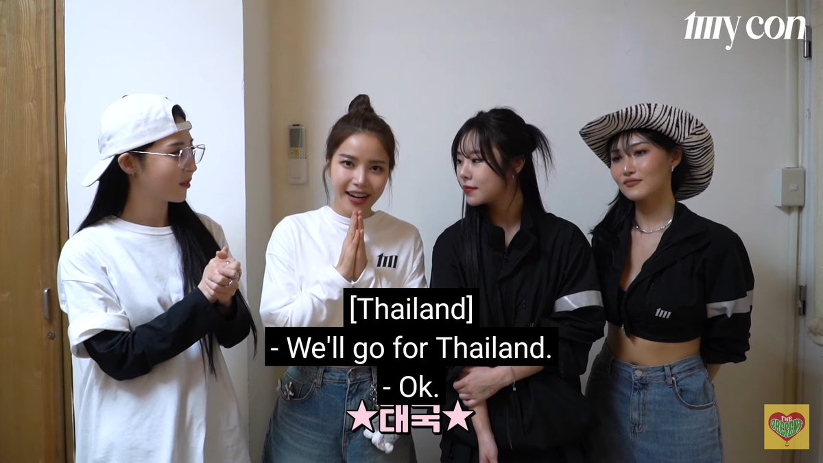 moodarada2's tweet photo. #MAMAMOO #마마무 #SOLAR #솔라 #MOONBYUL #문별 #WHEEIN #휘인 #HWASA #화사 @RBW_MAMAMOO 

MAMAMOO                   MAMAMOO 
departing from               arriving in
Taiwan [MY CON]   Thailand [MY CON] https://t.co/fnCWVmAoel