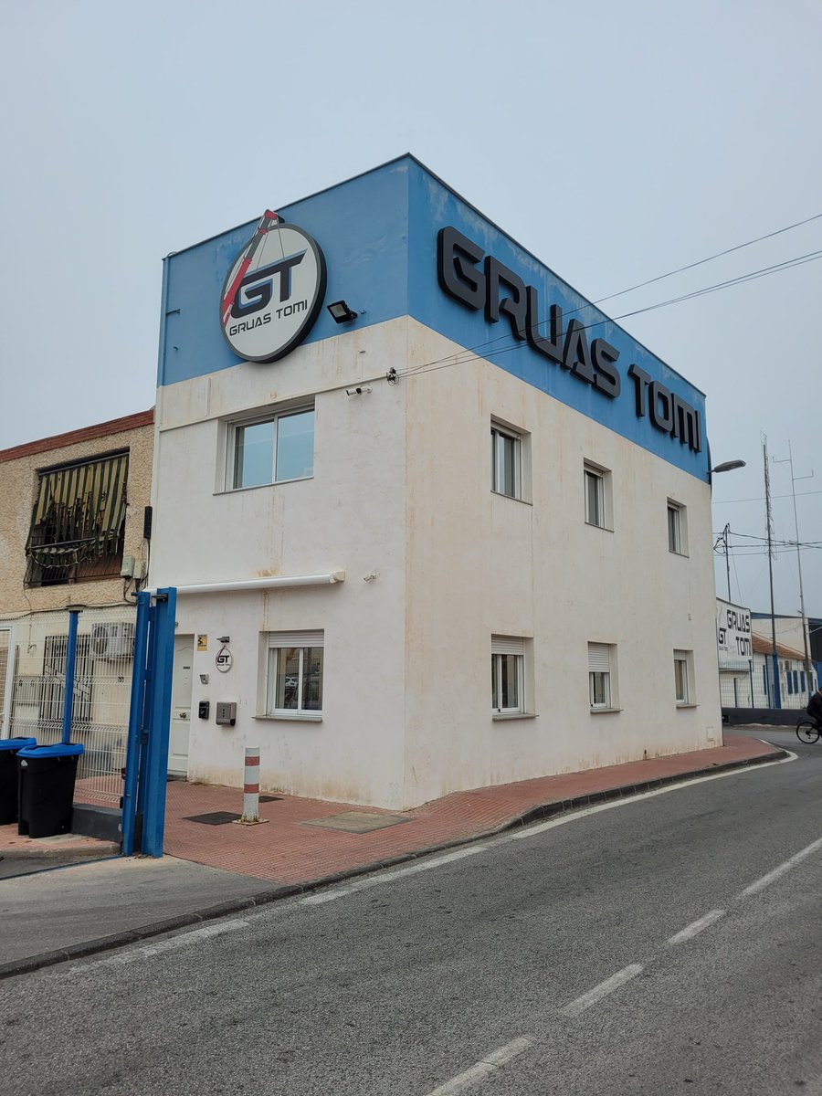 COHEMUR's tweet photo. Trabajo realizado en fachada de @Gruastomi. Aplicación de revestimiento previa preparación del soporte. https://t.co/7UZl2P25dd https://t.co/Zzu5lybbxF