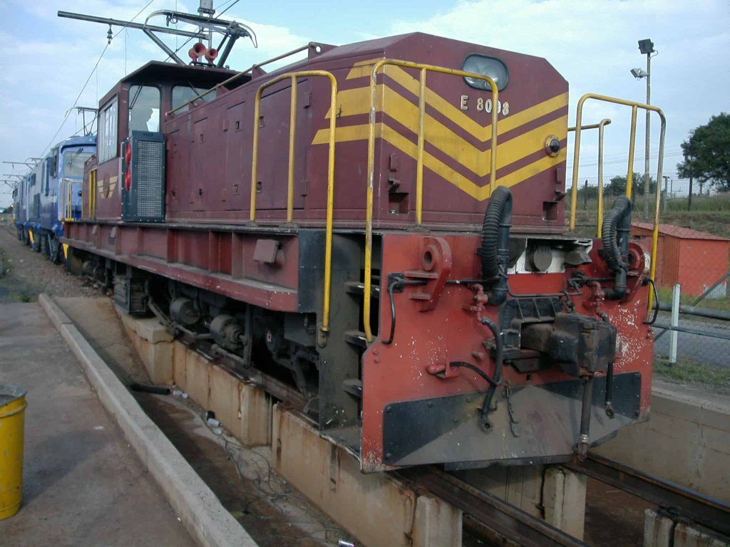 RailwaysAfrica's tweet image. Booyco Engineering will be supplying a leading South African coal producer with HVAC systems for their 8E locomotives. The updated HVAC units are equipped to withstand harsh rail and mine-site conditions – railways.africa/news/coal-mine…
 
 #HVAC #RailIndustry #EngineeredSolutions