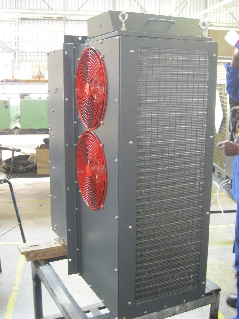 RailwaysAfrica's tweet image. Booyco Engineering will be supplying a leading South African coal producer with HVAC systems for their 8E locomotives. The updated HVAC units are equipped to withstand harsh rail and mine-site conditions – railways.africa/news/coal-mine…
 
 #HVAC #RailIndustry #EngineeredSolutions