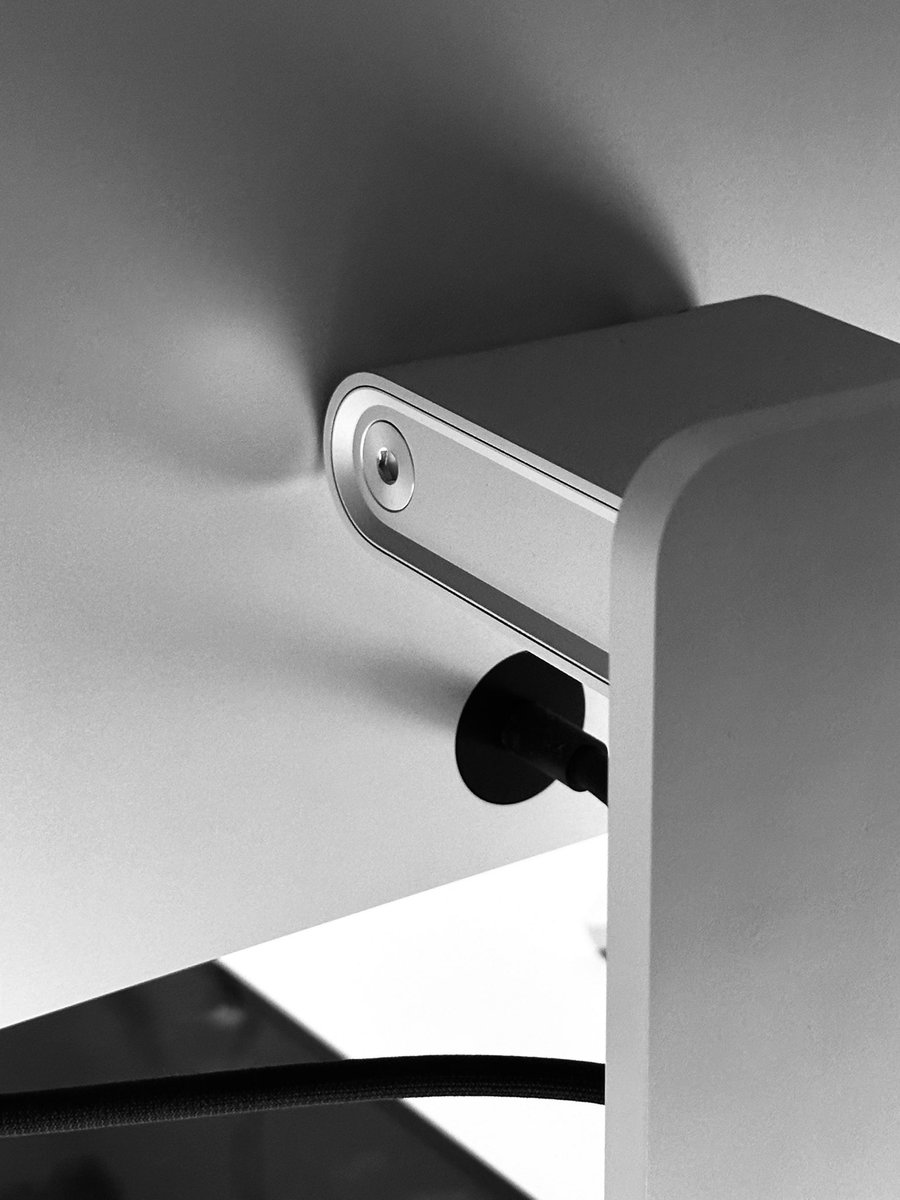 thiync's tweet image. ストゥディオディスプレェイィ、うつくし
#studiodisplay