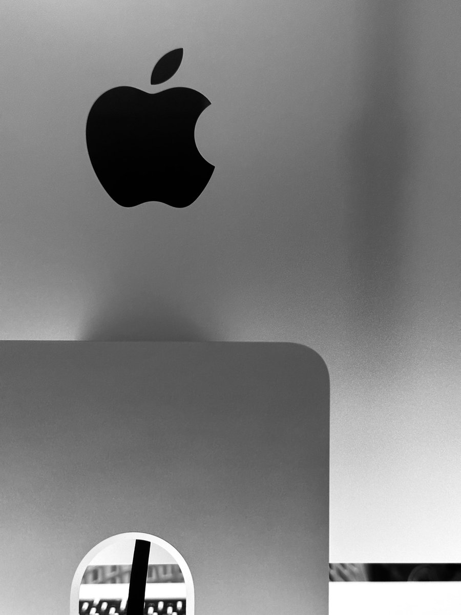 thiync's tweet image. ストゥディオディスプレェイィ、うつくし
#studiodisplay