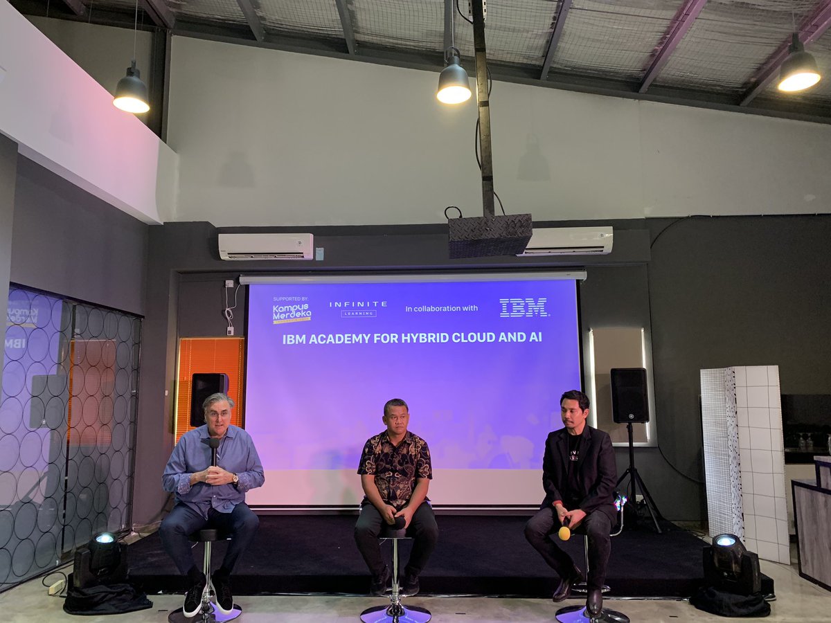 _purikp's tweet photo. Together with @Kemdikbud_RI and in collaboration with Infinite Learning, @IBM in Indonesia announced the opening of of the IBM Academy for Hybrid Cloud and AI to help accelerate ID’s digital economy roadmap aspirations. The launch was attended by ID’s ambassador to Singapore 🇮🇩🇸🇬 https://t.co/gBL3FVA1o0