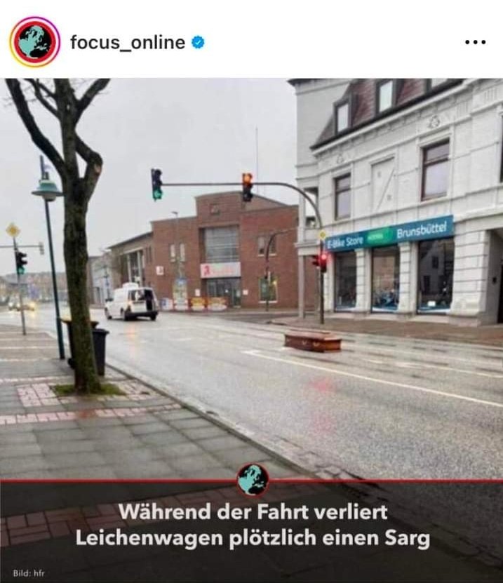 martina_welt's tweet image. #Netzfund
Ein klarer Rotlichtverstoß seitens des Eingesargten,welcher ein einmonatiges Fahrverbot und 250 € Ordnungswidrigkeit-Gebühr nach sich zieht. 
Und glaubt bloß nicht,dass die Ausrede "Ich bin aber tot" auf dem Revier zieht. 
Da haben wir schon ganz andere Stories gehört.