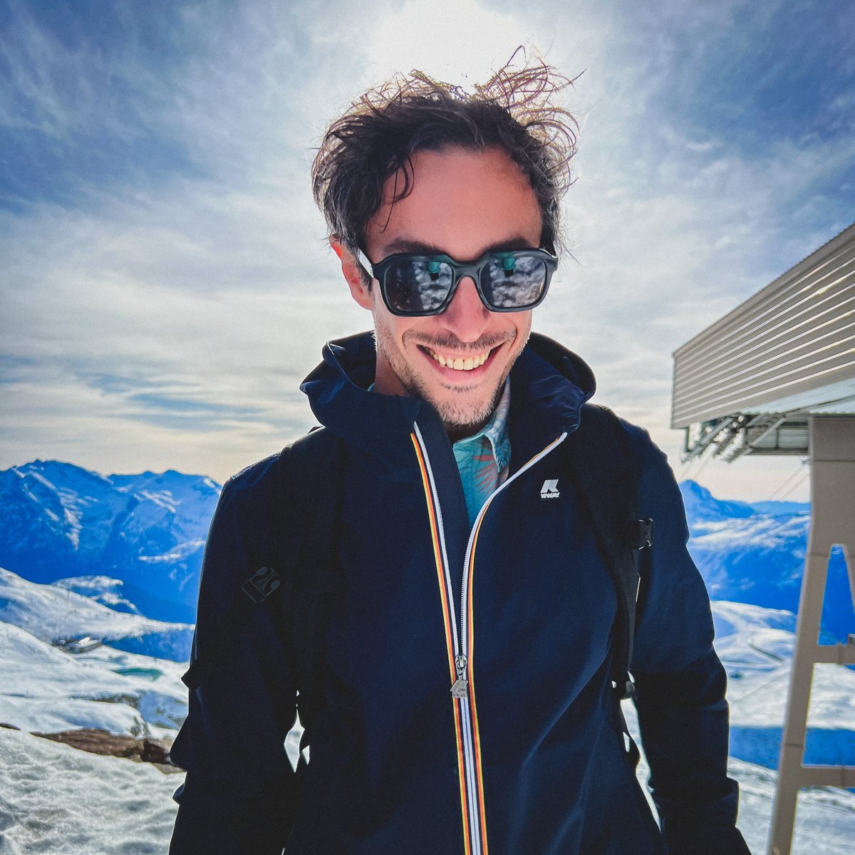 I am thrilled to share with you my new single Hold Me, available now 💙
🔗 idol-io.link/HoldMe