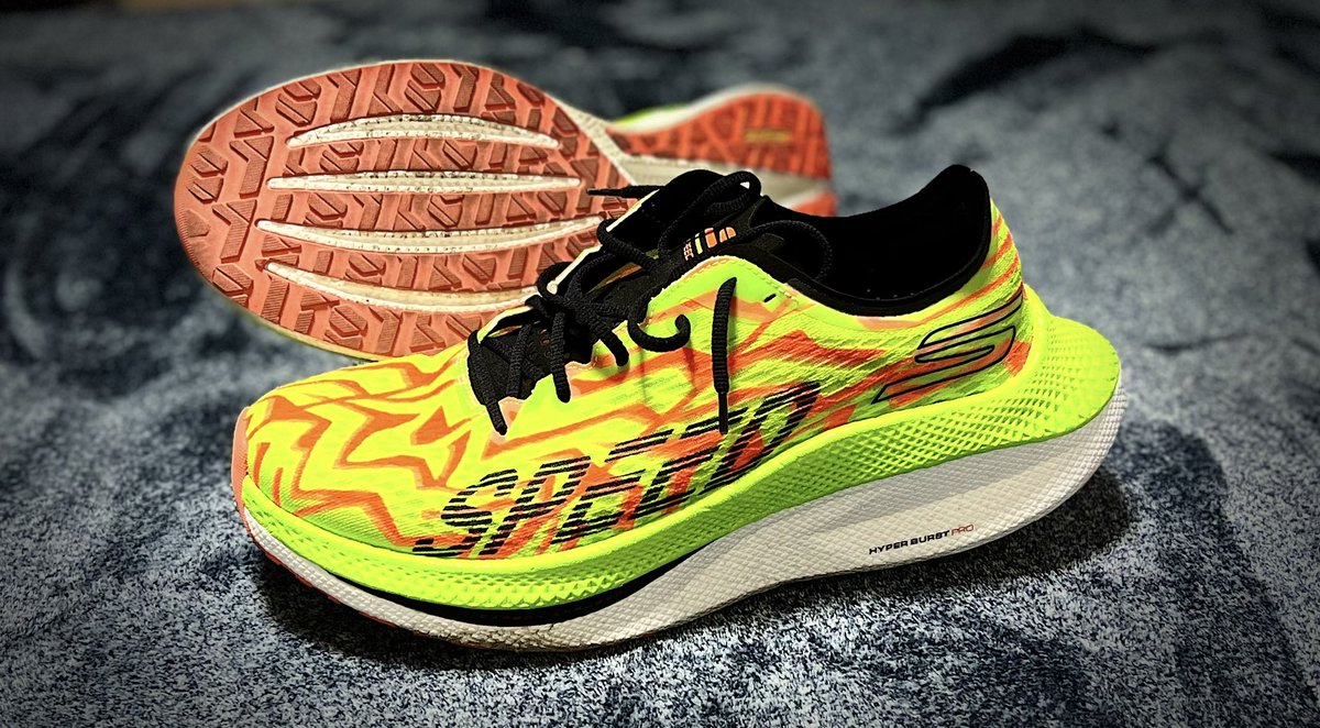 tkhy1101's tweet photo. SKECHERS GO RUN SPEED BEAST👟
(新品じゃなくてごめんなさい😂)
#スケッチャーズ
#skechers
#スピードビースト
#SPEEDBEAST https://t.co/7r4v71xva1