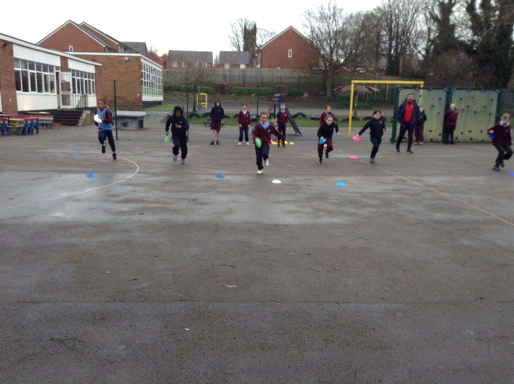 CharlesPrimary4's tweet photo. In our first athletics lesson of this half term, we are focussing on improving our speed and stamina. #StChPE @LSCMerseyside https://t.co/2v07oMsl7a