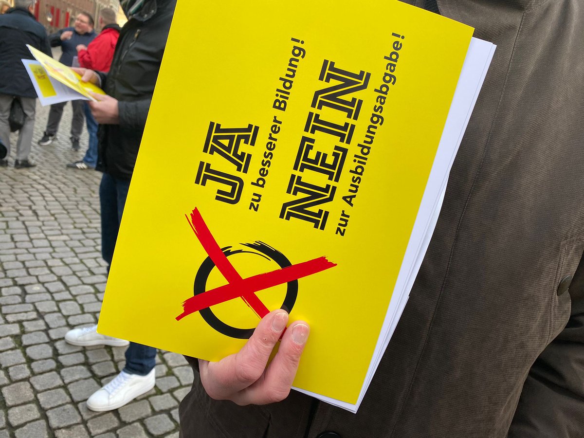 Der Bremer Senat will Unternehmen in Bremen und Bremerhaven mit einer neuen Abgabe belasten. Am 22. März soll das Gesetz beschlossen werden. Beteiligen Sie sich an der Petition zur Ausbildungsabgabe und teilen Sie Ihre Meinung mit unter: nein-zur-ausbildungsabgabe.de