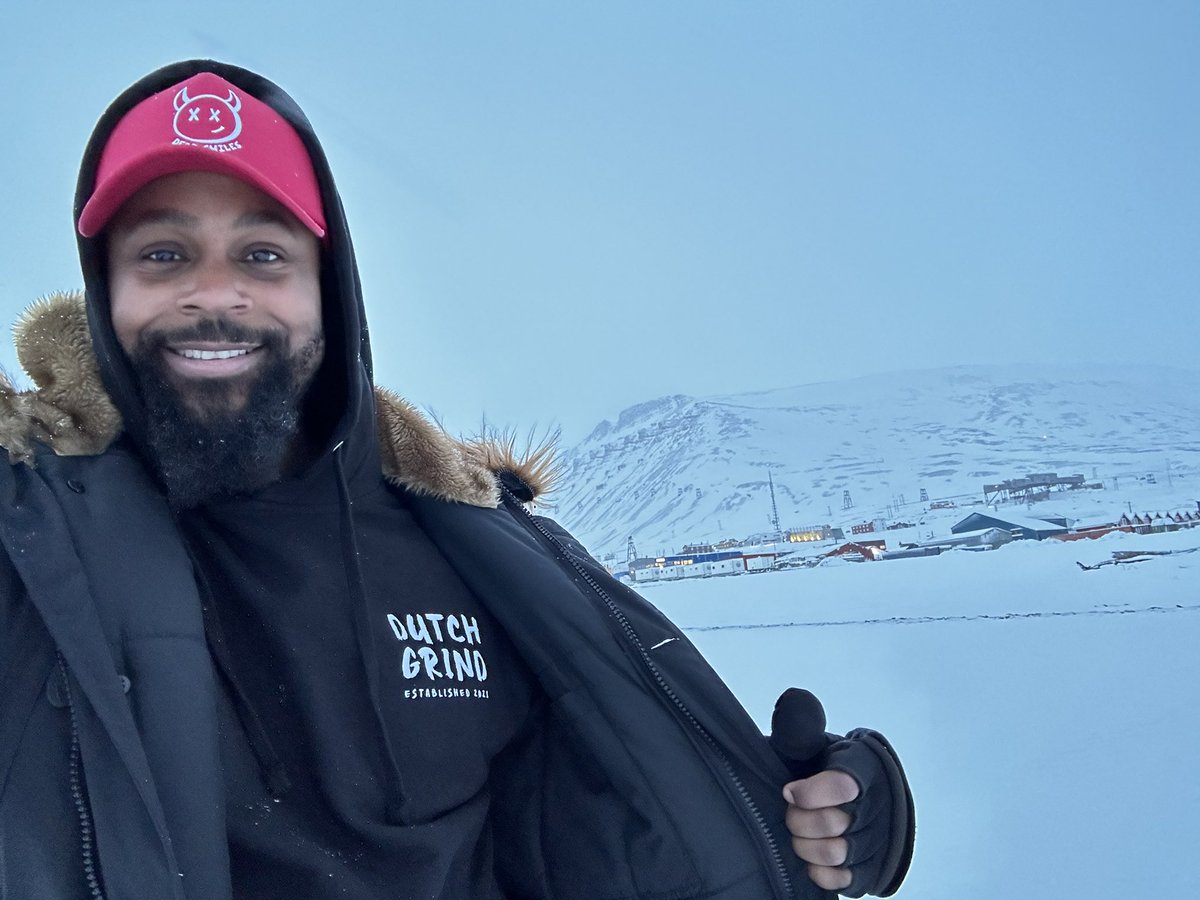 RobertEYarber's tweet photo. Good Morning from the World’s Northernmost Town! Longyearbyen, Svalbard ❤️🇳🇴 #Robventures #Robdoesitall #MyBeautifulNightmare #svalbard https://t.co/Q2P2xpjgeU