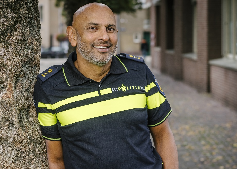 Martin Sitalsing wordt per 1 juni 2023 de nieuwe politiechef van de eenheid Noord-Nederland. Hij volgt Gery Veldhuis op, die onlangs terugtrad. Martin Sitalsing was sinds oktober 2019 politiechef van de eenheid Midden-Nederland.