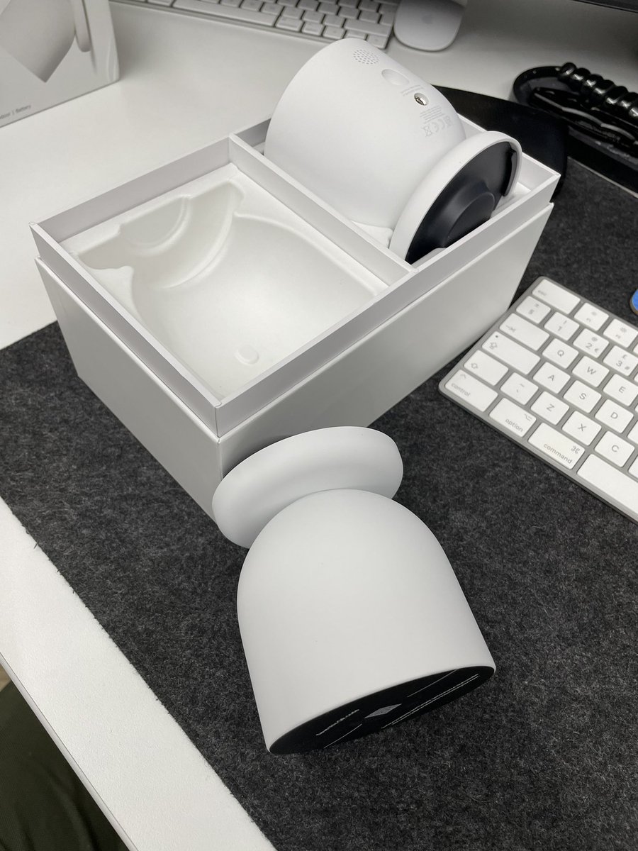 Roostmax's tweet photo. Wow. Unboxing Google Nest Cams is such a poor experience. Box wouldn’t open due to excessively tight tolerances and when eventually I got it open, cameras fell out. Sigh. https://t.co/7fKHSz20Fg