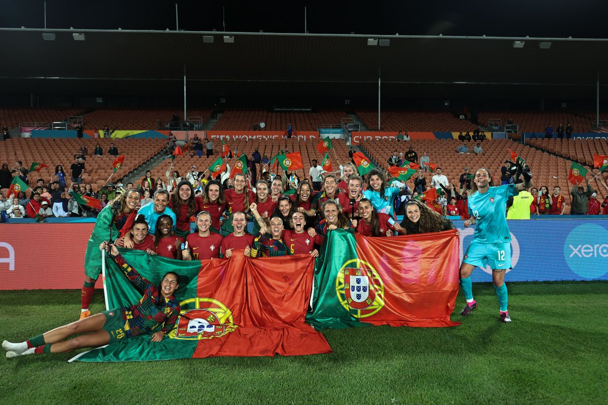 selecaoportugal's tweet photo. Família ❤️ #VesteABandeira https://t.co/hQ1PHLsirx