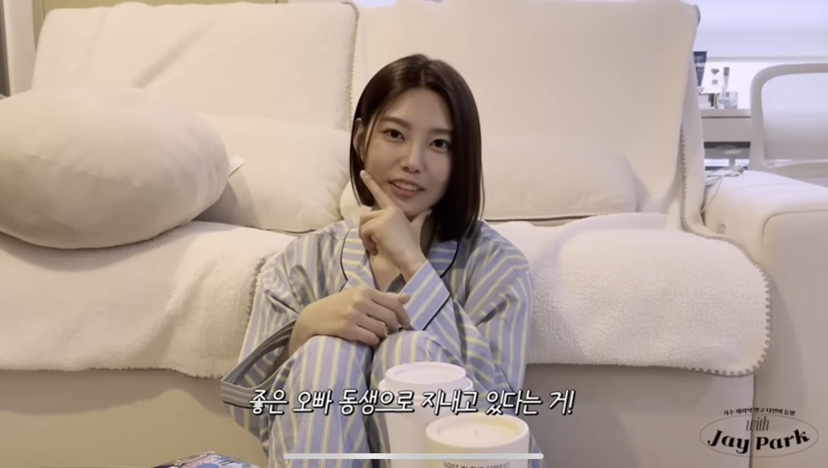 itskaylife's tweet photo. It’s a Q&A video. NaEon’s lil brother read questions from her Instagram.
Q1. Are you dating Kim Taei?
NE : No, we’re not dating. We continue being good friends (‘oppa’ older brother & ‘dongsaeng’ younger sister). We’re really good friends.
#TransitLove2 https://t.co/cC9ARcahi8