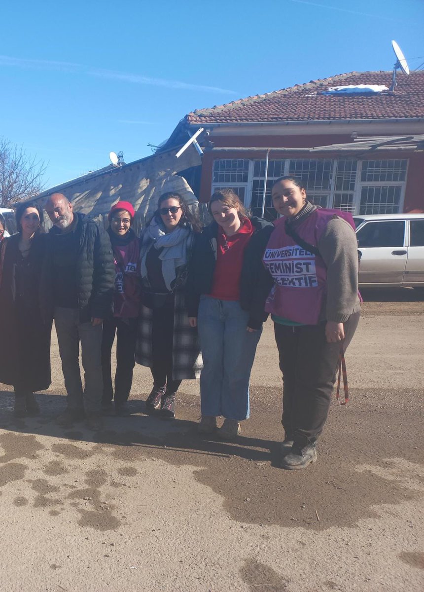 📍Malatya / Örnek Köy

Belçika İşçi Partisinden gelen feministlerle buluştuk. 

Bölge hakkında aktarımlar yaparken birlikte neler yapabileceğimizi konuştuk. 

Dayanışma sınır tanımaz! #deprem