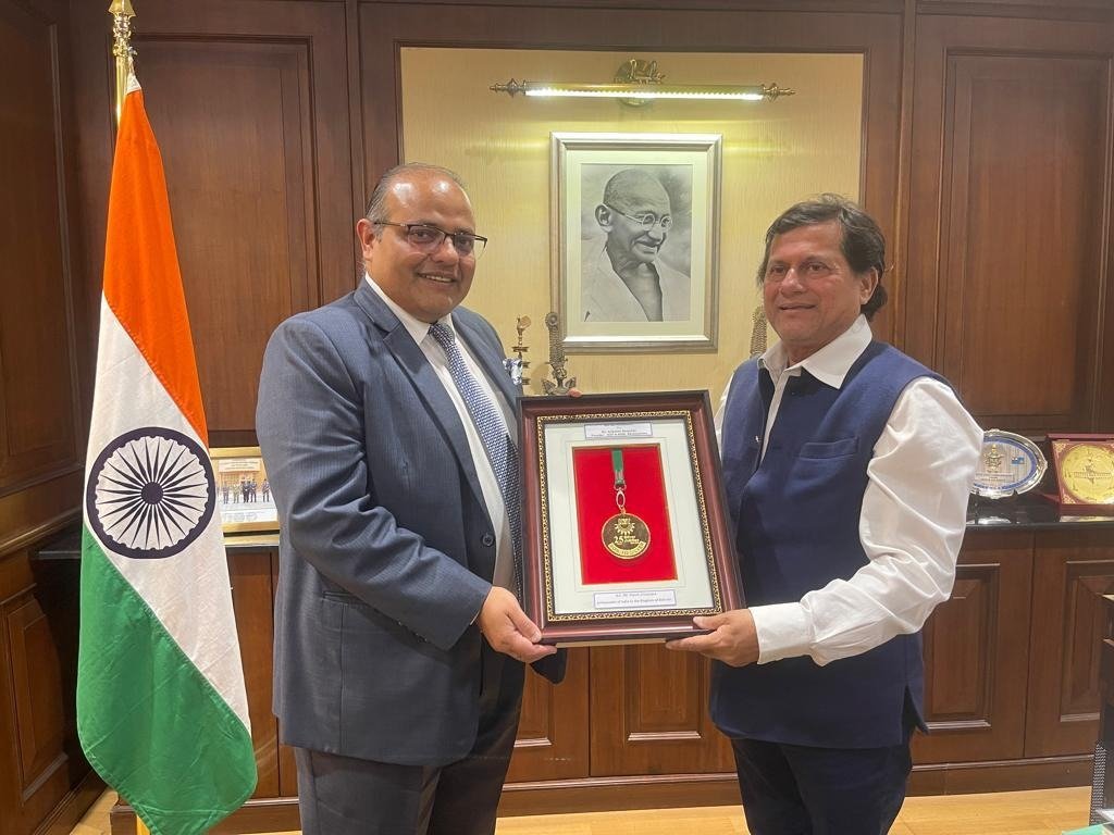 achyuta_samanta's tweet photo. It was an honor to meet with His Excellency Piyush Srivastava, Ambassador of India to Bahrain, today. We had a fruitful discussion and I invited him to visit @KIITUniversity and @kissfoundation .
1/3 https://t.co/SrV6JHMatS