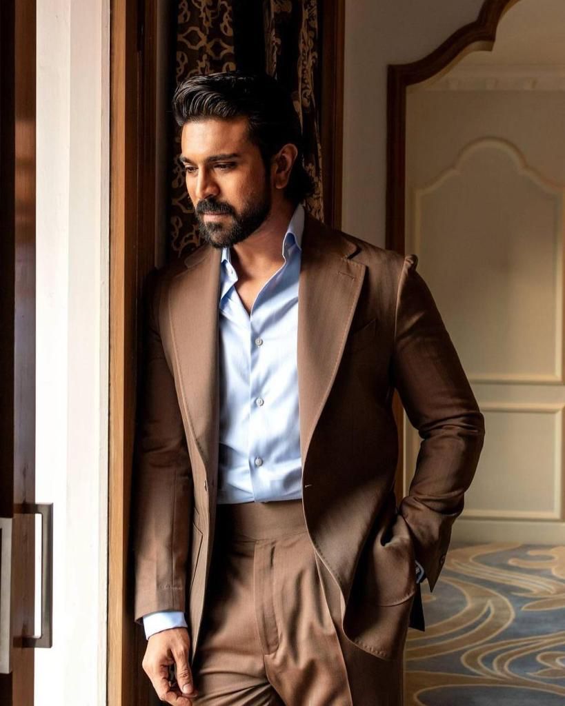 bolly_galiyara's tweet photo. Mega Power Star @alwaysRamCharan named in the presenters list of @HCAcritics Film awards 2023. He is the only Indian star to be a part of the list and award function is scheduled on Feb 24th in Beverley Hills
#RamCharan
#RChca https://t.co/gjZNpRZJpr