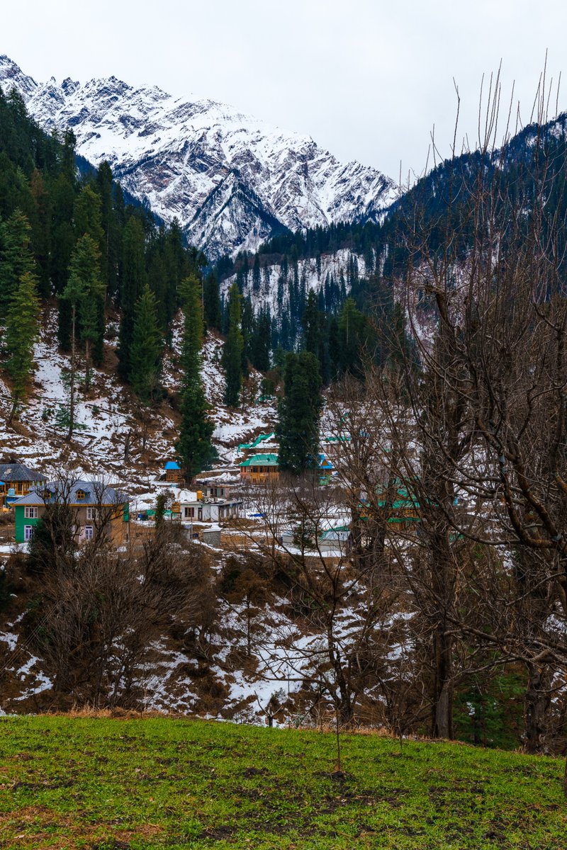 samyakcaptures's tweet photo. One of the sacred and unexplored village in India. Consuming liquor in this village is prohibited due to religious belief. Some houses are over 200 years old and have a population of 350-400 people.

📍This is Grahan village ❤️🏔️
Jan 23

Shot on @SonyAlpha A1+FE2.8/24-70mm GM https://t.co/qCSAG3SXG7