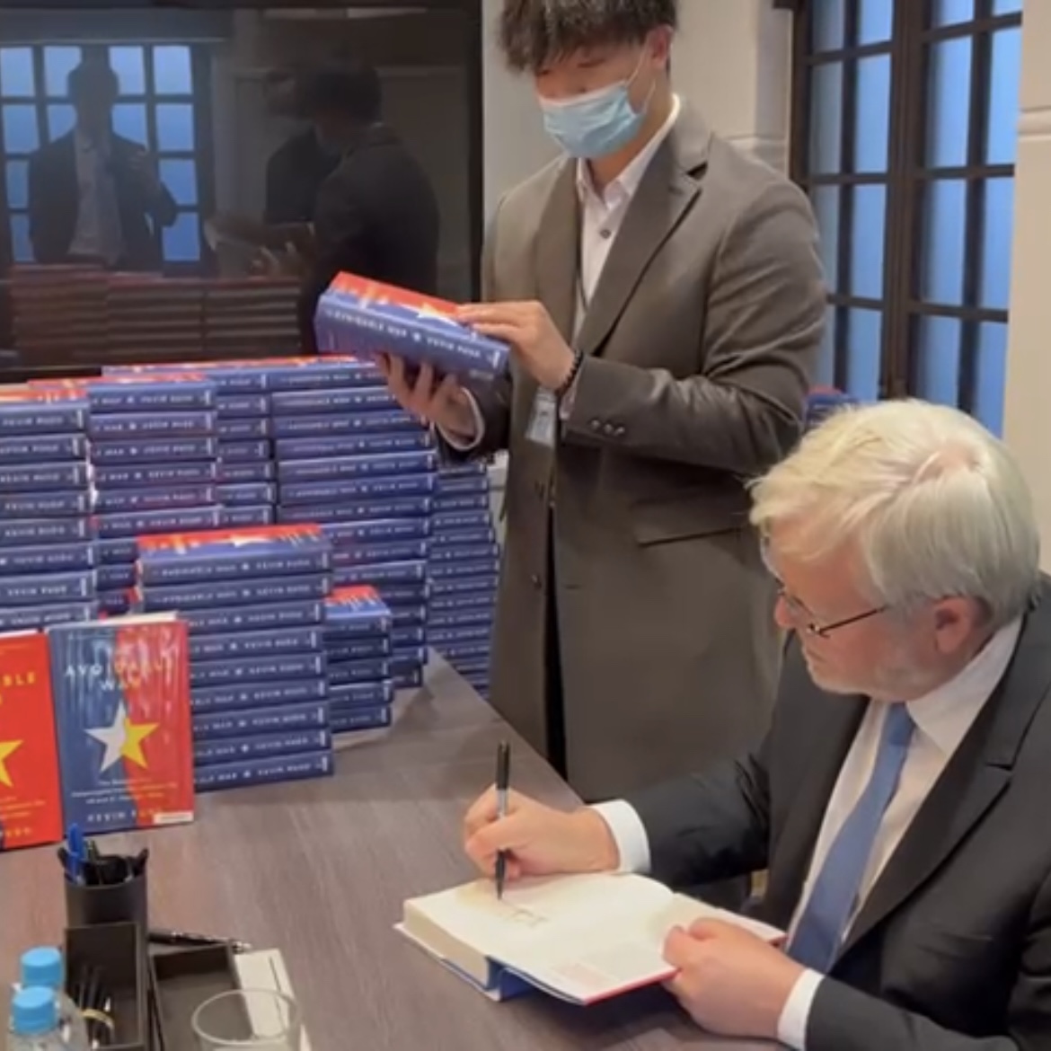 MrKRudd's tweet photo. Signing copies of #TheAvoidableWar at @AsiaSocietyHK. Seems be going well around the world. My thanks to publishers Hachette (English) & CWGV (Taiwan) for your support. Italian, Japanese, Korean, Swedish (hopefully more) out soon. Most folks, it seems, really want to avoid war. https://t.co/NBBLnAdG6x