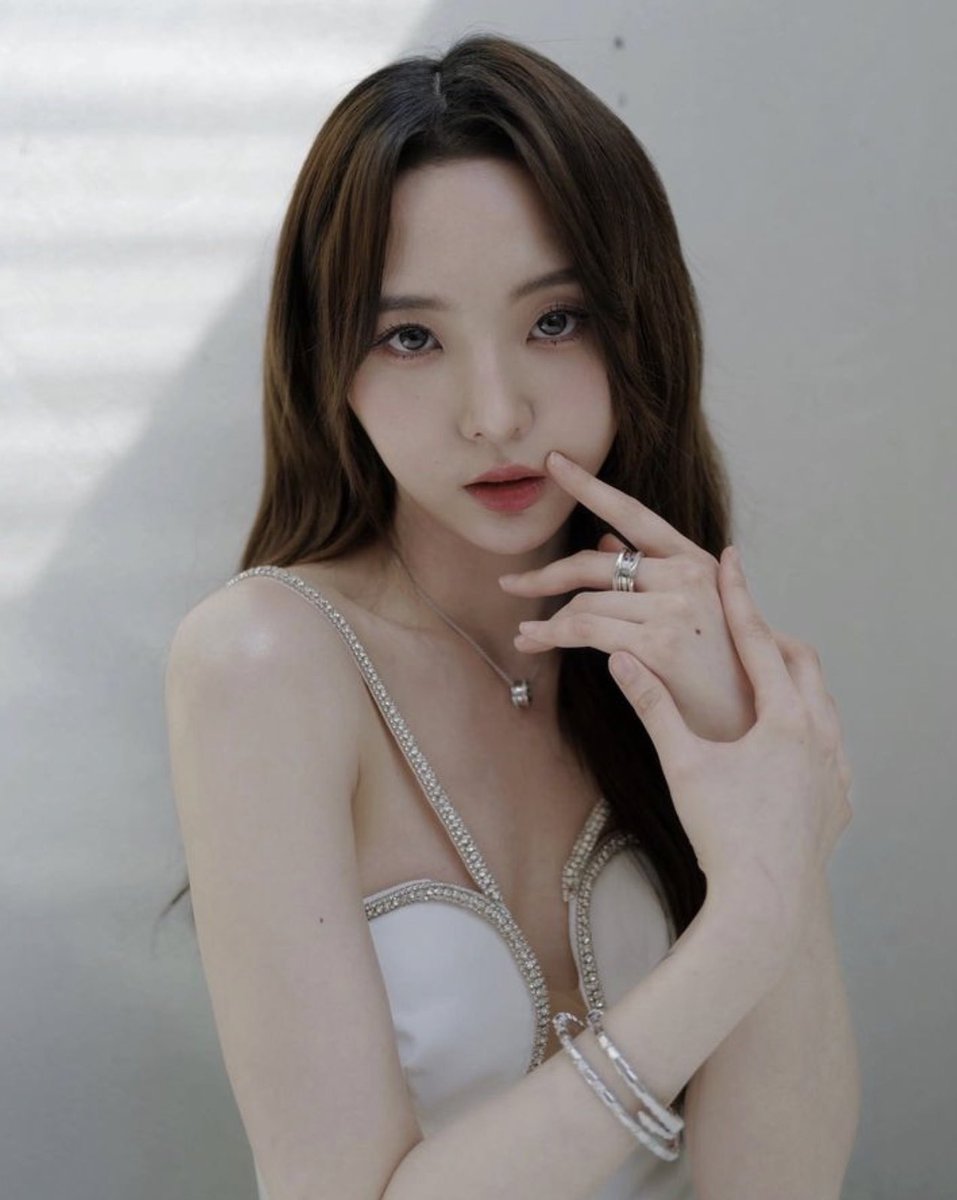chuttama's tweet photo. สวยเลอค่ามากค่ะเสด็จพระองค์หญิงพรนับพัน 😍 
@nnenevader
@bulgari #Bulgari
#BulgariBzero 
#SerpentiViper
#BulgariJewelry
#BulgariThailand
#เนเน่ #Nene郑乃馨 https://t.co/Vx1KPGDMFw