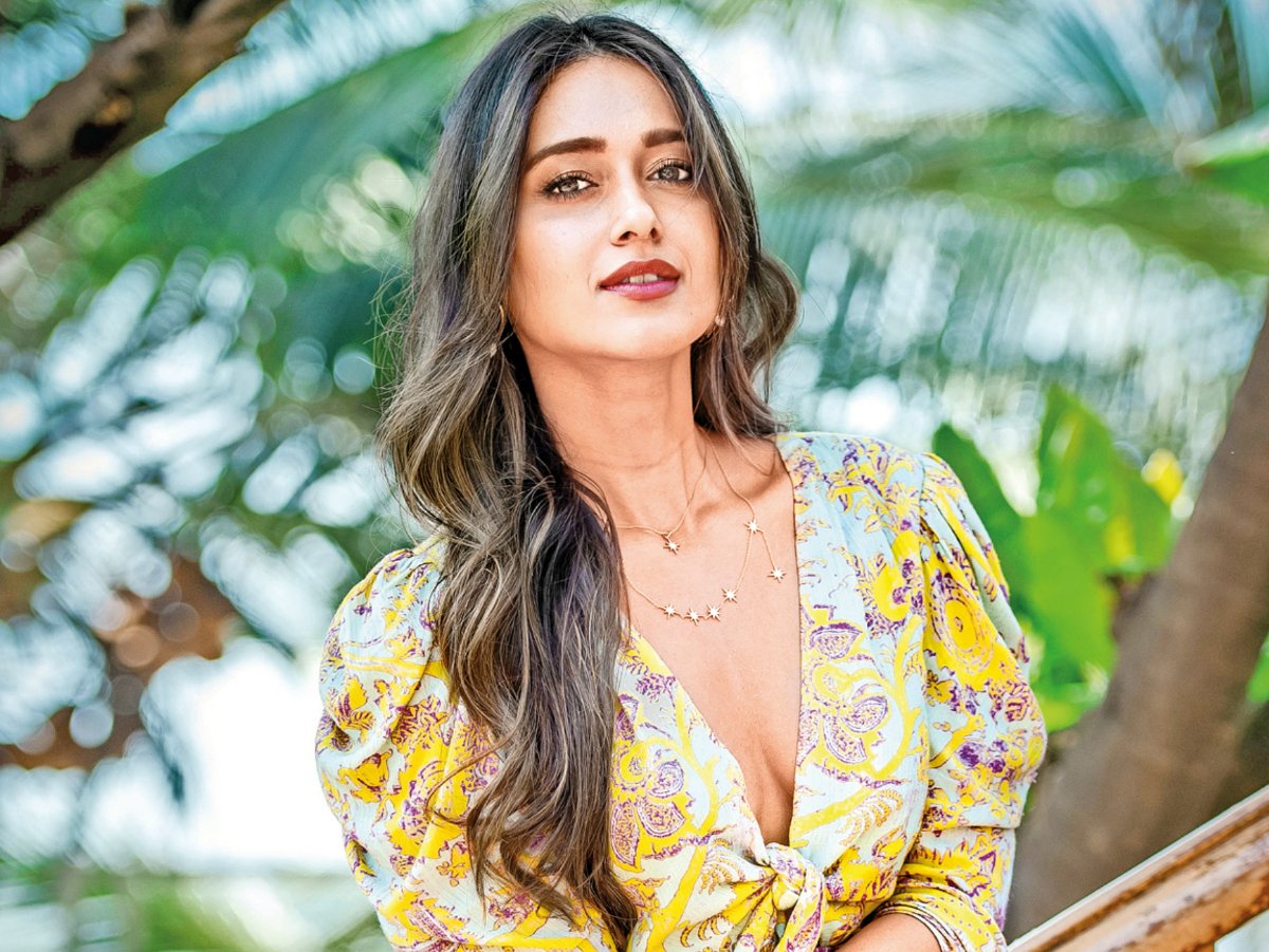 #ExclusiveInterview #IleanaDcruz on staying away from the #Limelight; talks about her #SocialMedia post updates ! Says she got a taste of the pap culture and realised it wasn’t for her

Read full #Interview: bit.ly/41c4mbc

 #Exclusive #BodyShaming #bodypositivity