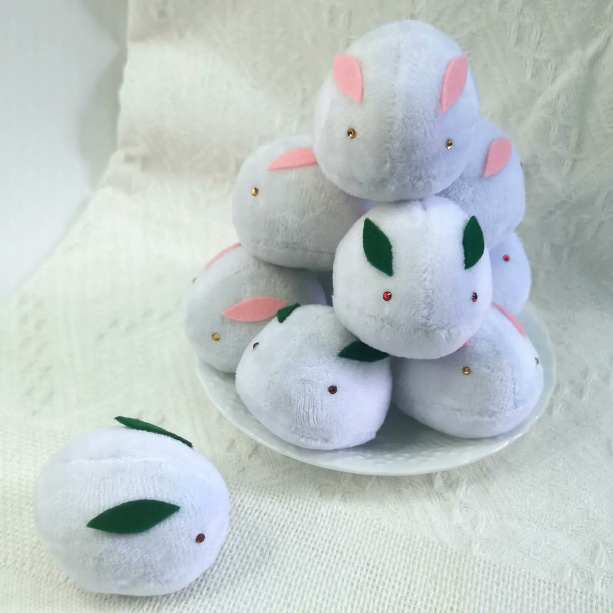 SereinStudio's tweet image. Just a few more things I will be bringing for @HanamiMkt

- Boolat wooden charms / badges
- Mochi Bunny in Sakura / Green Tea variants
- Fruits Candy earrings
- Some Ob11 / nendroid doll outfits

#hanamimkt