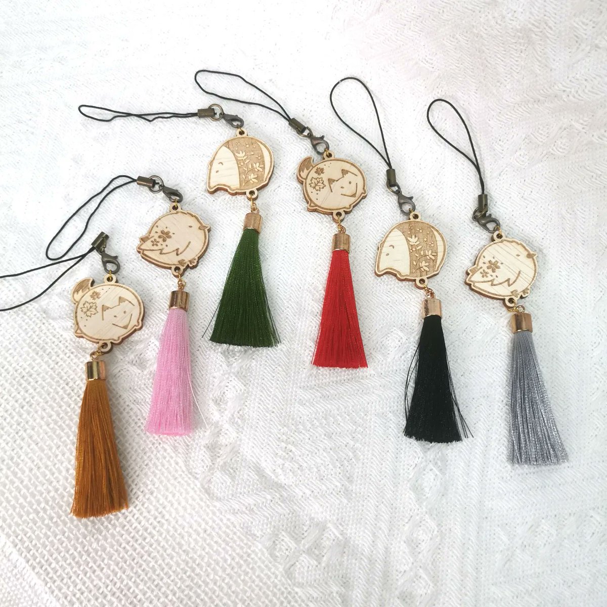 SereinStudio's tweet image. Just a few more things I will be bringing for @HanamiMkt

- Boolat wooden charms / badges
- Mochi Bunny in Sakura / Green Tea variants
- Fruits Candy earrings
- Some Ob11 / nendroid doll outfits

#hanamimkt