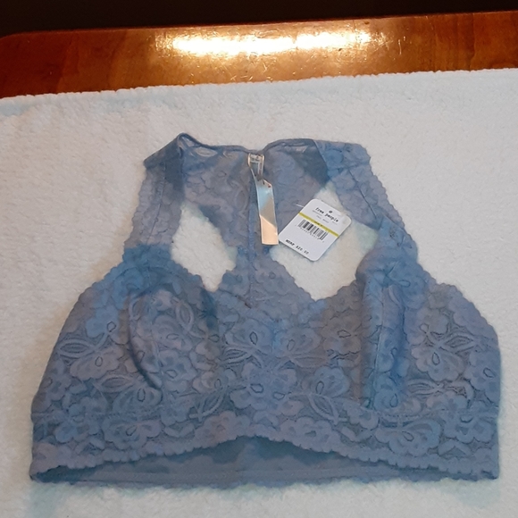 So good I had to share! Check out all the items I'm loving on <a href="/Poshmarkapp/">Poshmark</a> #poshmark #fashion #style #shopmycloset #whitehouseblackmarket #freepeople: posh.mk/yZVPF3lnCxb