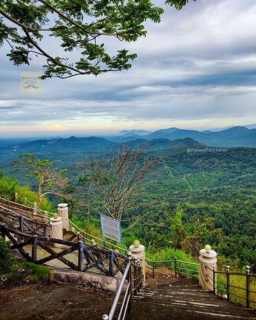 EdasseryManu's tweet photo. The pilgrimage to Malayattoor Kurishumudy, one of the 11 international pilgrimage centers in the world, has begun.#PancakeDay #AshWednesday #Kerala #CatholicChurch #StThomas #UkraineRussianWar #keralatourism #VINA2023 #Putin #EintrachtNapoli #LiverpoolRealMadrid https://t.co/bOxYuEOrvV