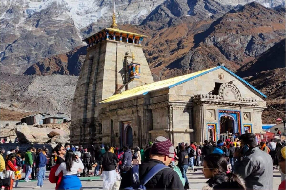 mediaindiagroup's tweet photo. Days after fresh cracks were found on Joshimath-Badrinath highway, #Uttarakhand administration starts preparations for #CharDhamYatra. #Joshimath residents oppose plan to hold #Yatra saying government is not taking #sinking seriously &amp; express concerns over rehabilitation. #MIG https://t.co/I0JWS98JVy