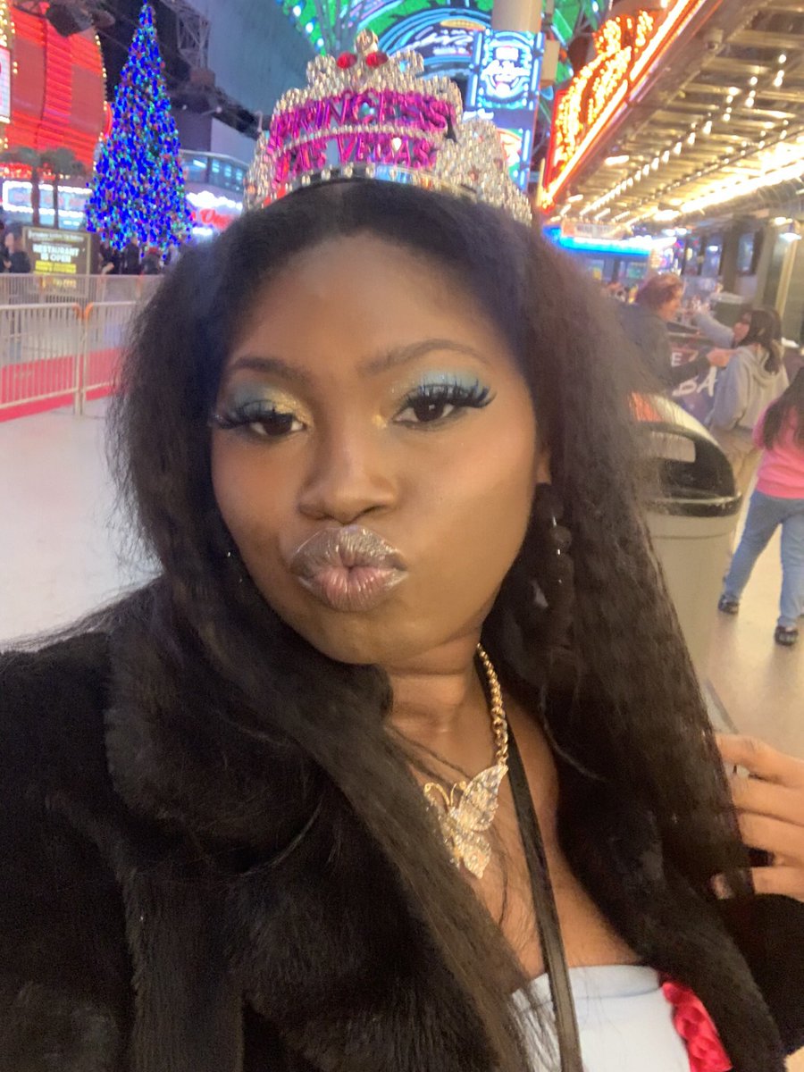 keyanna66taylor's tweet photo. Flights>>>>Feelings #Vegas #22IN22 https://t.co/H0G7zay6wK