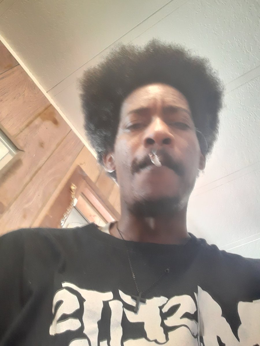 itstob420's tweet photo. Blown on dem trees eyes red low get low 🥦🔥⛽🤝🏾 n my bubble enjoy #pprplane #levelingup #pprbboy https://t.co/L074edv3r1