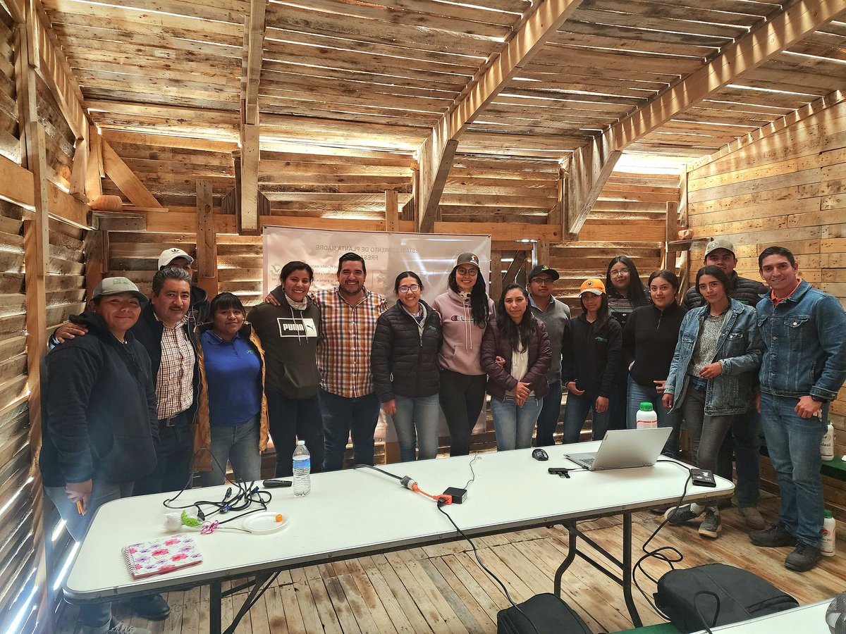 fitosanidad100's tweet image. Gracias a nuestros amigos de #PuertaDeOro y #Planasa México por fortalecer al cuerpo técnico en el #UsoyManejoDeLosInductoresdeResistencia en el #ManejoIntegradoDeEnfermedadesenProducciónDePlántulasDeBerries.#DoloresHidalgo,Gto. Febrero 2023. JDG.