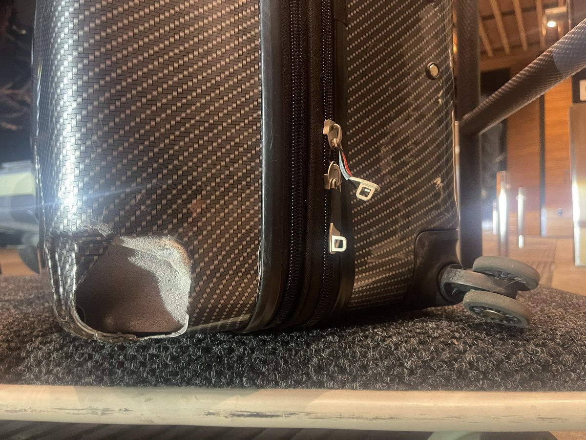 MeredithSLynn's tweet photo. @AlaskaAir from Burbank to Portland tonight and suitcase has huge hole with entire wheel assembly pulled off in flight. Baggage team SO RUDE. Not at all helpful. “Sorry. We r cracking down and not replacing bags like we used to. So good luck.”
Really? https://t.co/TDxPO1HATr