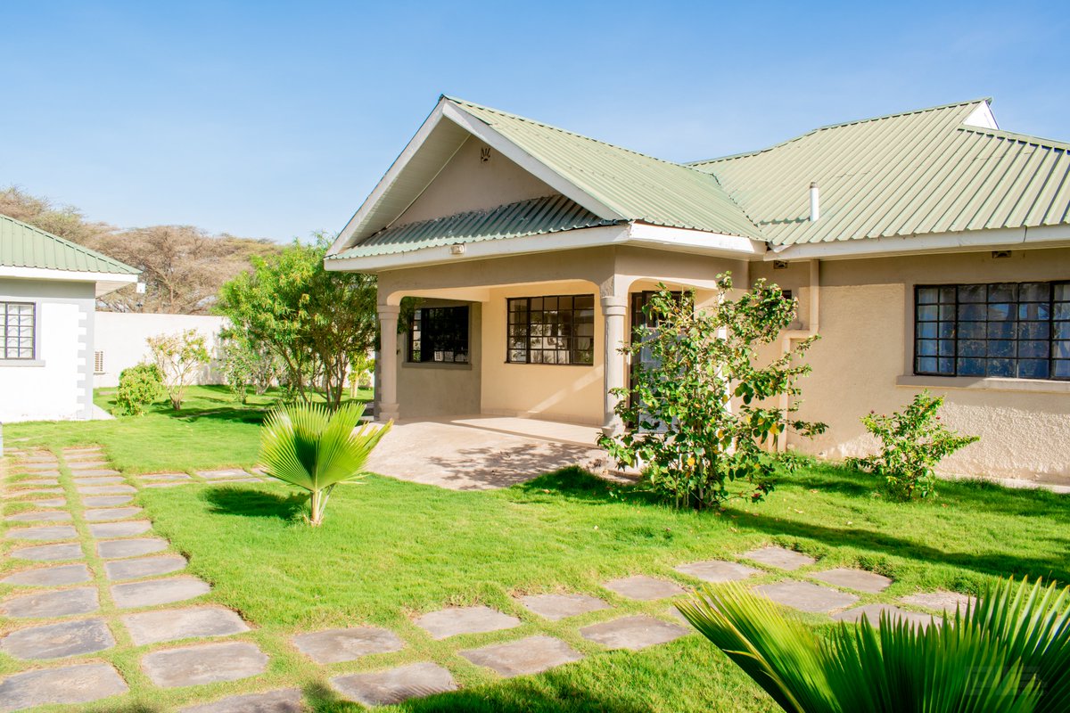 acacialodwar's tweet photo. Welcome for long and short stays, 0748 005500 #turkana #magicalkenya #lodwar https://t.co/JCvfwvQI6E
