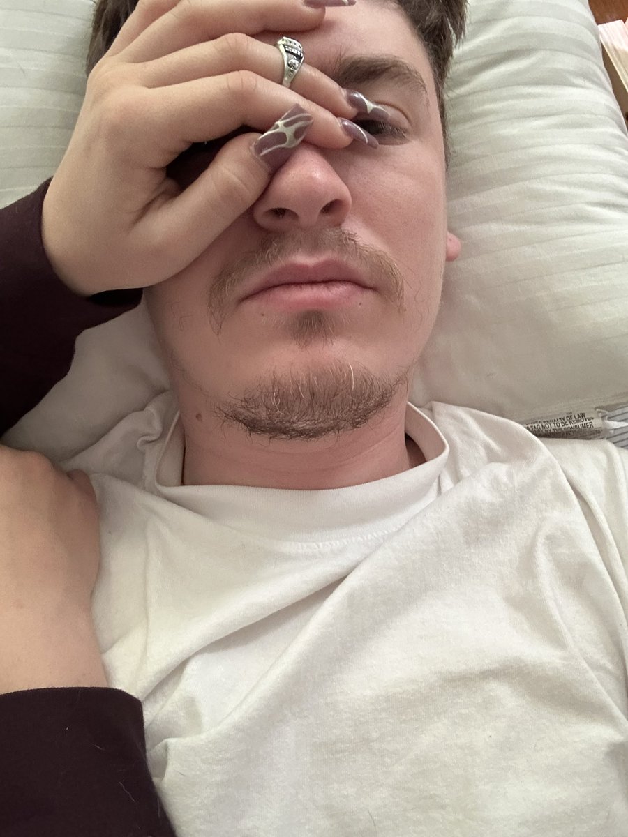 BryanGarris_'s tweet photo. Woke up this morning like this.. This how Taylar sleeps y’all https://t.co/lfO6sVh1Jz
