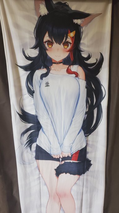 届いた……可愛い…うっわ、最っ高…えっ…moしゃと毎日過ごせるとか…うわぁ…うわぁぁ…う〜わたまんね…
缶バッジもmoファも可愛いし…うわぁ…語彙無くなる… 