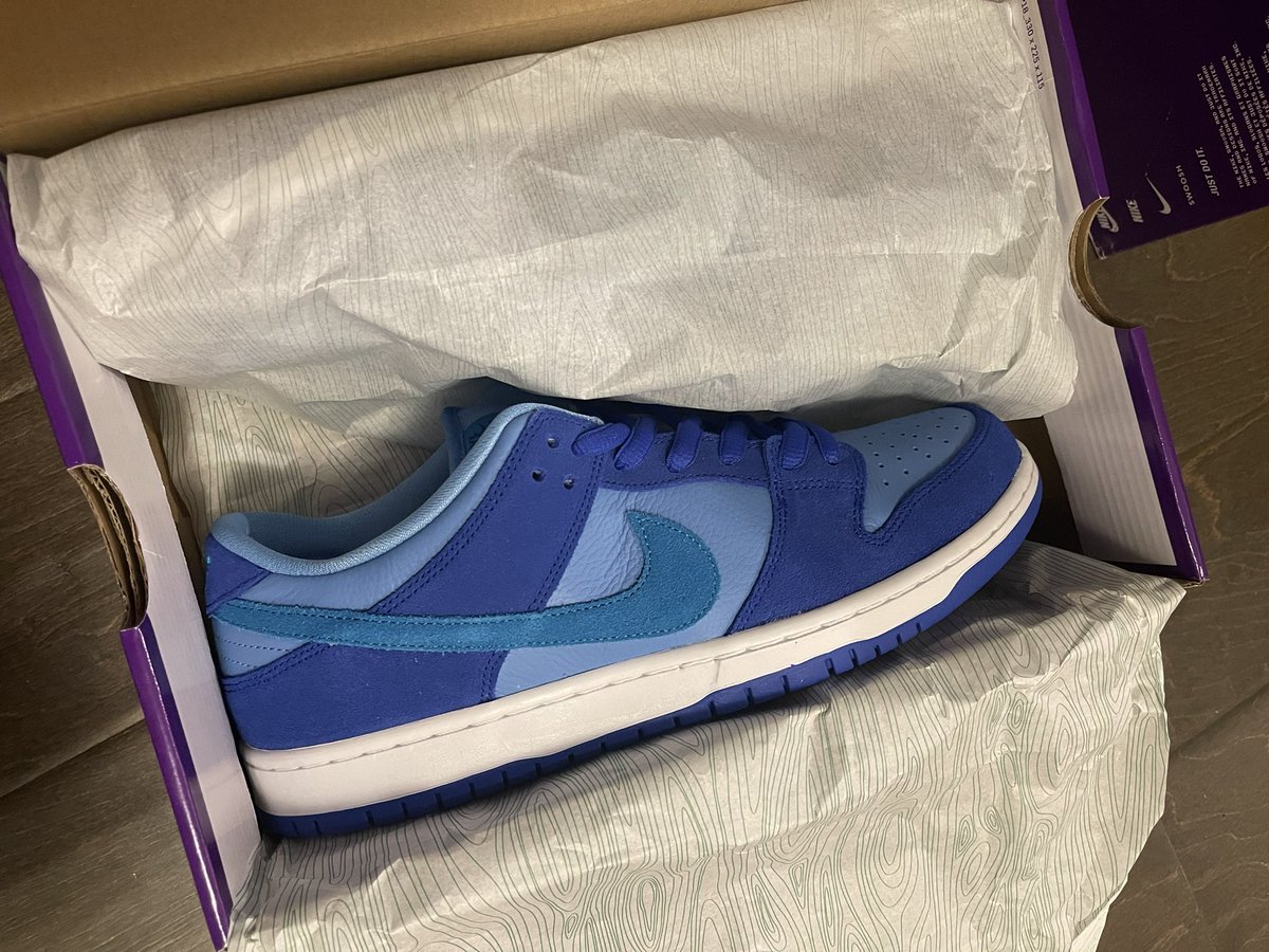 nashwill23's tweet image. Thanks to my bro @daviddreal209 
Coming in clutch on the double dunk shipment.   #whysosad #blueraspberry
I’m loving both of these.  
Thanks DD , you’re the real deal!